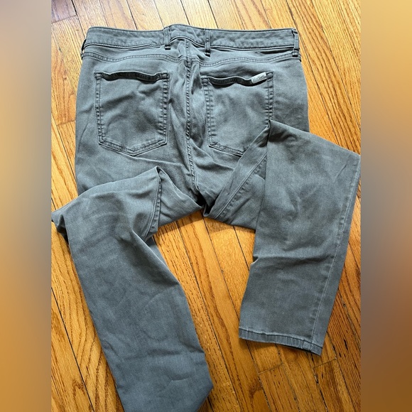 Grey Eddie Bauer slightly Curvy pants - Picture 4 of 4